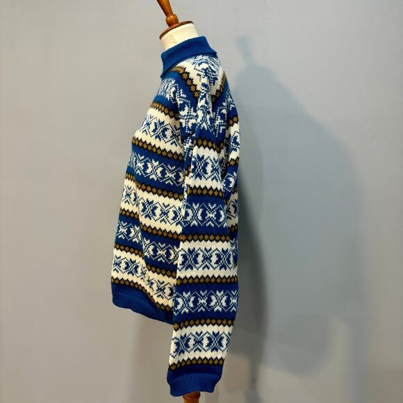 Vintage Hand Knit Norwegian Wool Sweater - Cozy Winter Knitwear, Size XL - Picture 6 of 8